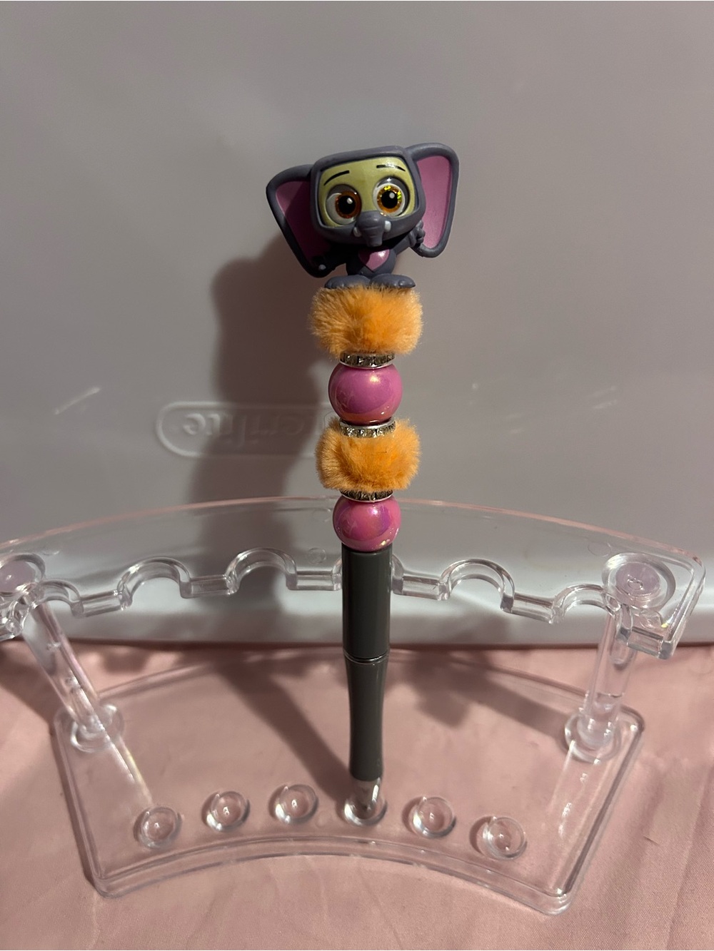 Disney Doorable Finnick beaded pen